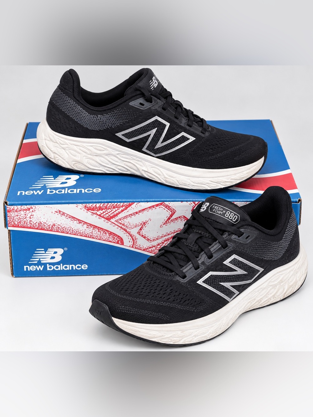 New Balance Men's Fresh Foam 880 Running Shoes - Black/White Size 7.5M